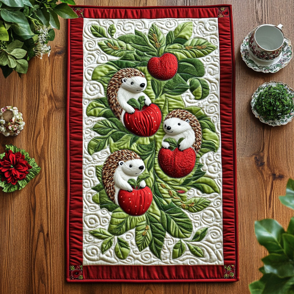 Apple Lover CP2004176CL Quilted Table Runner
