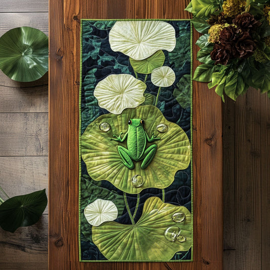 Charming Frog CP2904016CL Quilted Table Runner
