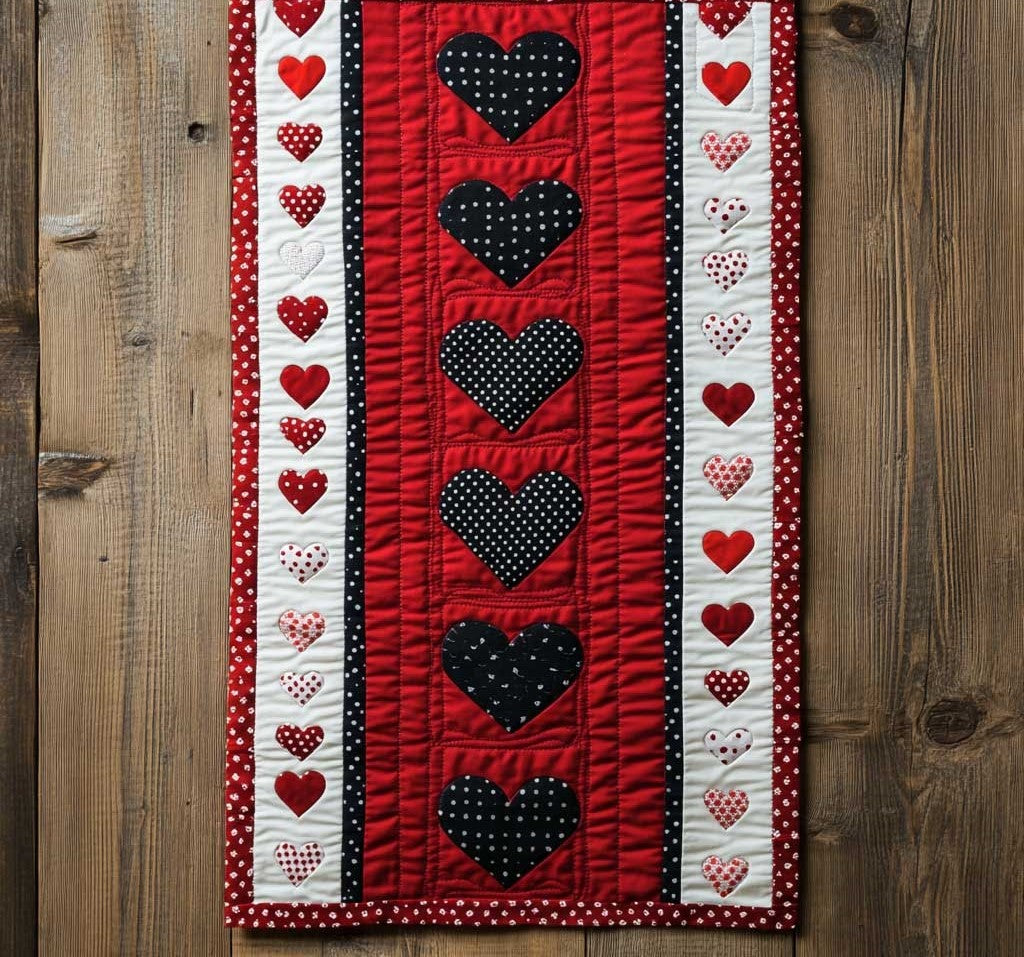 Classic Valentine Patchwork WP1012004CL Quilted Table Runner